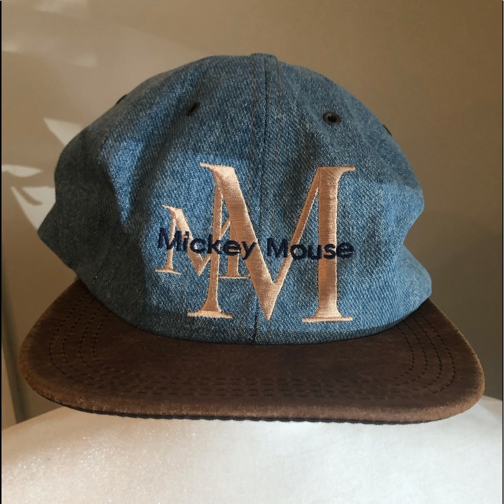 NWT Mickey Mouse With adjustable leather band.